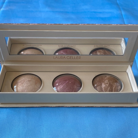 NWT Laura Geller Beauty
Geller's Greatest Lift-N-Glow Baked Face
Trio - Picture 13 of 14